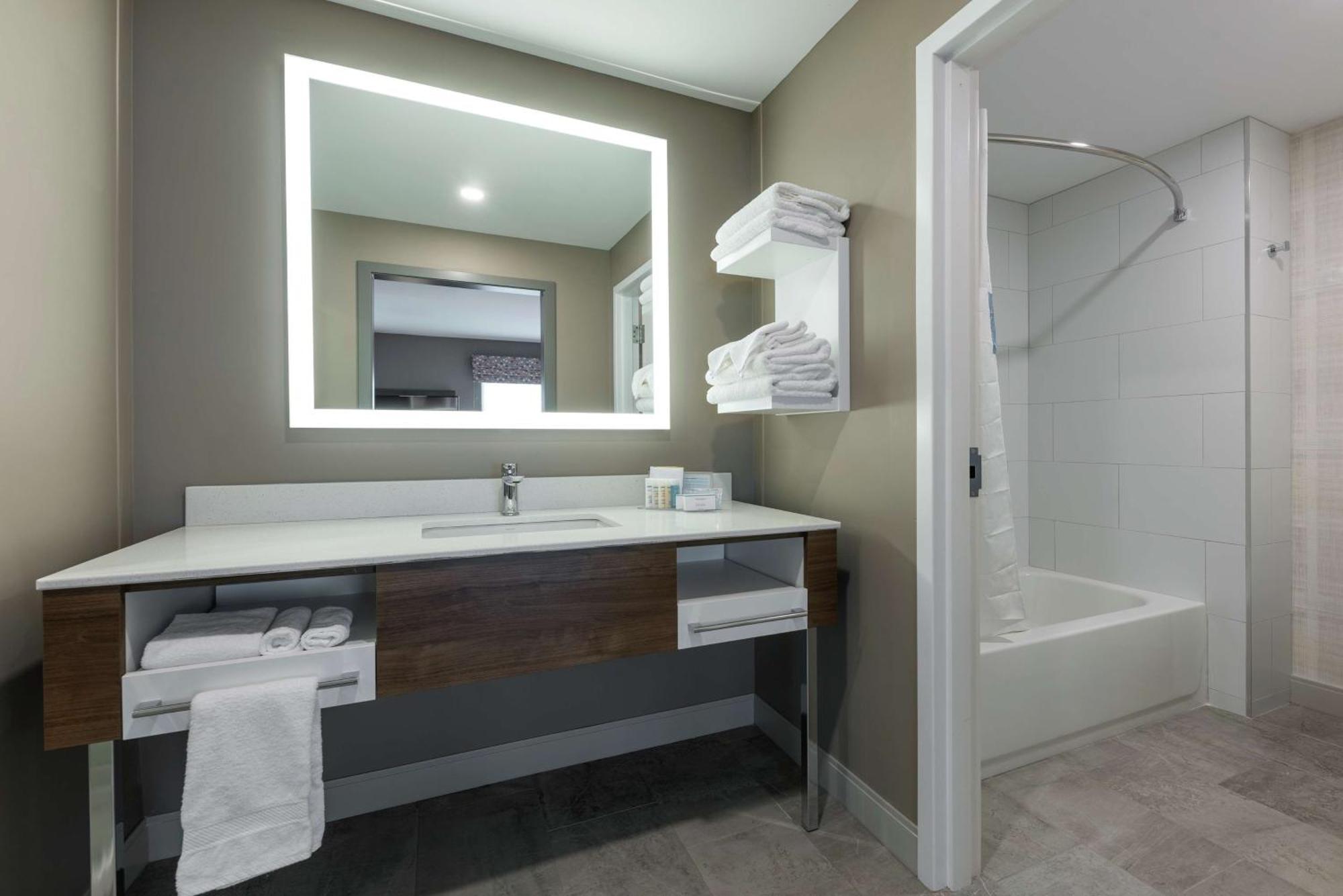 Hampton Inn & Suites Charlottetown Bagian luar foto