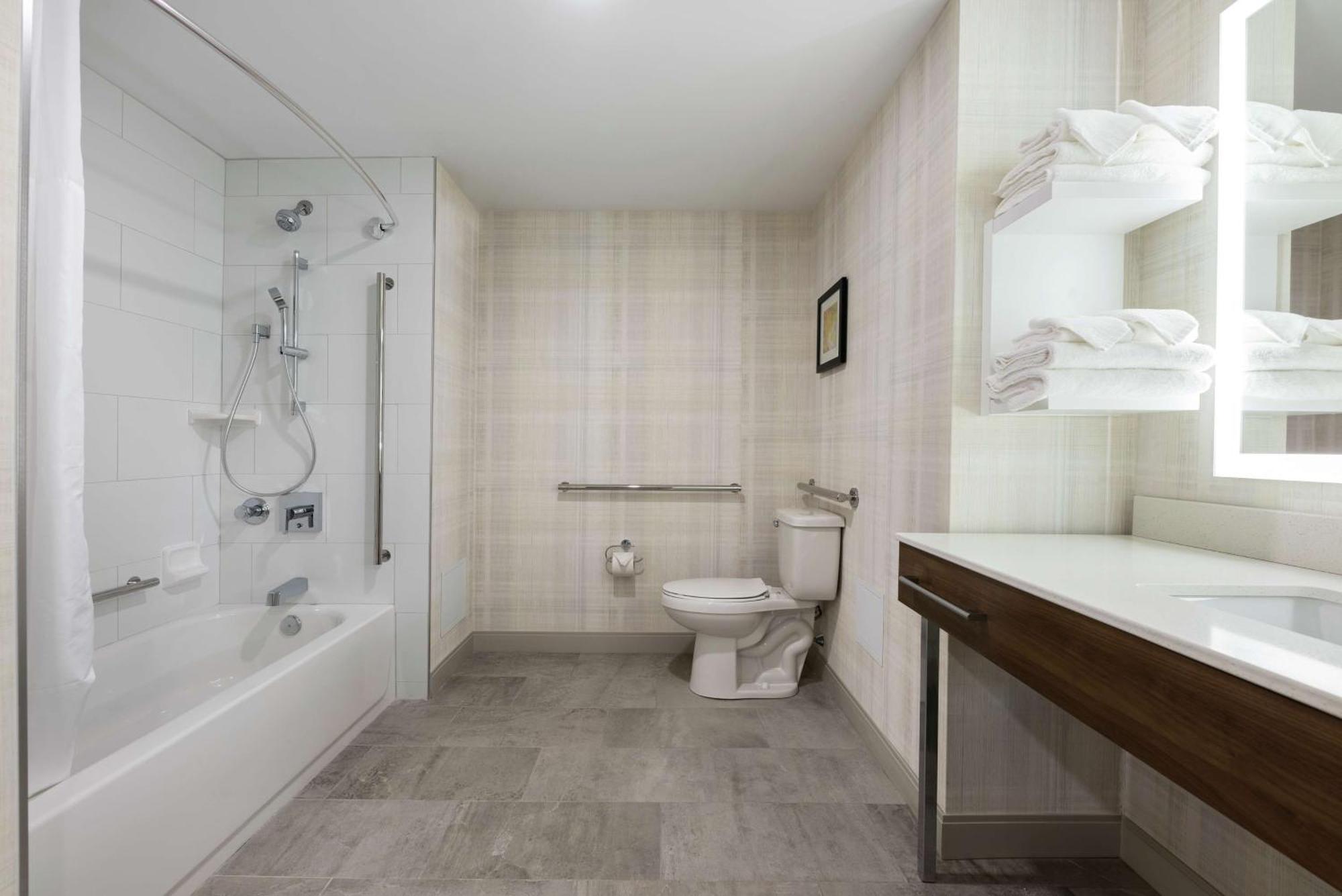 Hampton Inn & Suites Charlottetown Bagian luar foto